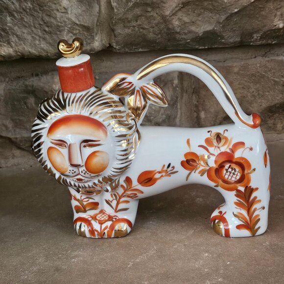 Lomonosov Porcelain Whisky/Vodka Decanter Red Lion - Picture 1 of 12